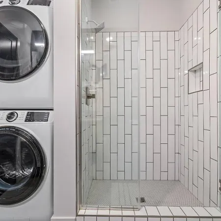 Walk To Nightlife, Vanderbilt, Minutes To Broadway Holiday home *