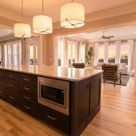 Large Grand East Nash 4br Hot Tub Holiday home Nashville