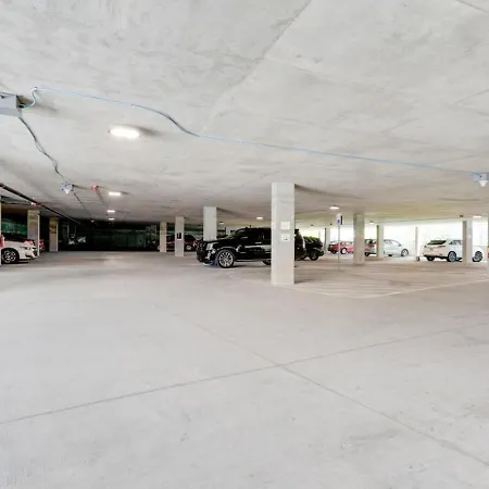 Walk To Nightlife, Vanderbilt, Minutes To Broadway Holiday home Nashville