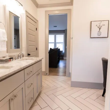 Holiday home Large Grand East Nash 4br Hot Tub Nashville