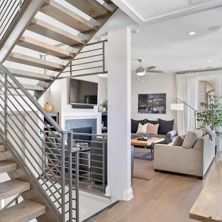 Holiday home Steps To The Gulch 4br 3,5 Ba Rooftop Wet Bar Nashville