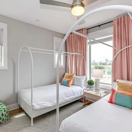Holiday home Skyline Vue 4 6 Baths Rooftop, Game *