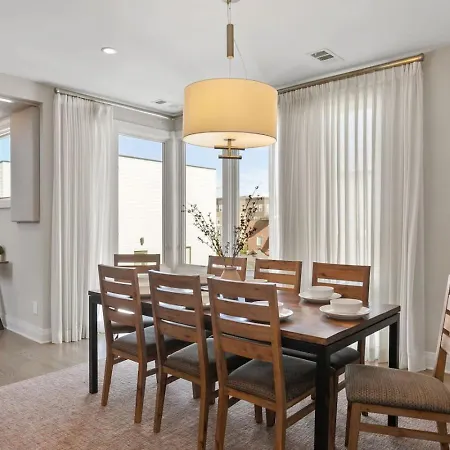 Holiday home Steps To The Gulch 4br 3,5 Ba Rooftop Wet Bar