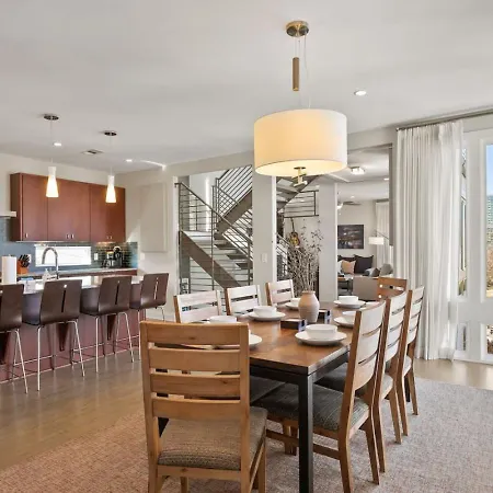 Holiday home Steps To The Gulch 4br 3,5 Ba Rooftop Wet Bar Nashville