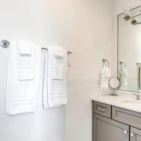 Skyline Vue 4 6 Baths Rooftop, Game Holiday home Nashville