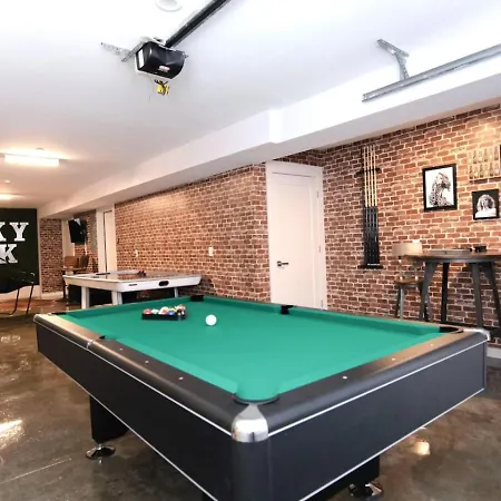 Holiday home Honky Tonk Game With Rooftop Deck *