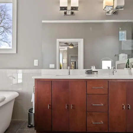 Steps To The Gulch 4br 3,5 Ba Rooftop Wet Bar * Nashville