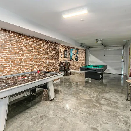 Honky Tonk Game With Rooftop Deck Holiday home *