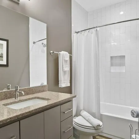 Holiday home Steps To The Gulch 4br 3,5 Ba Rooftop Wet Bar Nashville