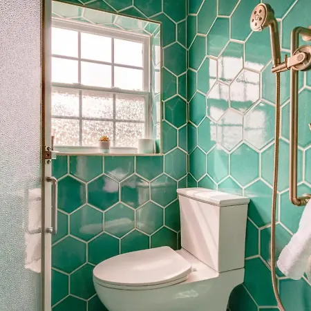 Unique And Stylish East 3 Bedroom 2.5 Bath Holiday home Nashville