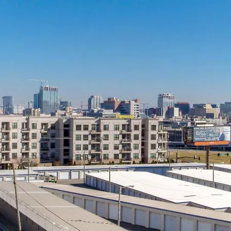 Beautiful West Rooftop Deck Holiday home
