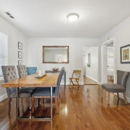 Historic Family *walk To Bars & Restaurants* Holiday home