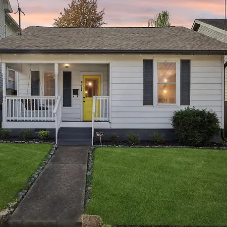 Historic Family *walk To Bars & Restaurants* Holiday home Nashville