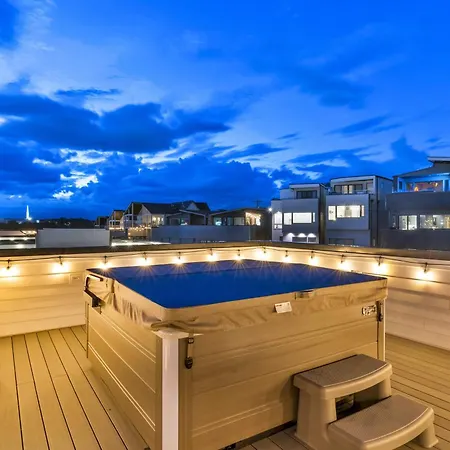Double Rooftop Decks Hot Tub Karaoke Holiday home