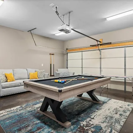 Music Mansion 2 Miles To Broadway - 13 Beds
