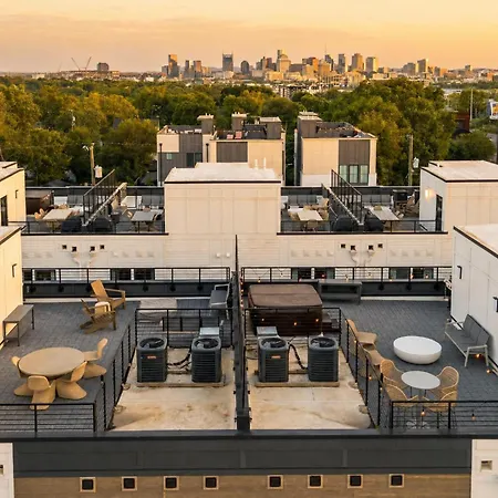 Escape With Skyline Deck And Hot Tub Holiday home Nashville