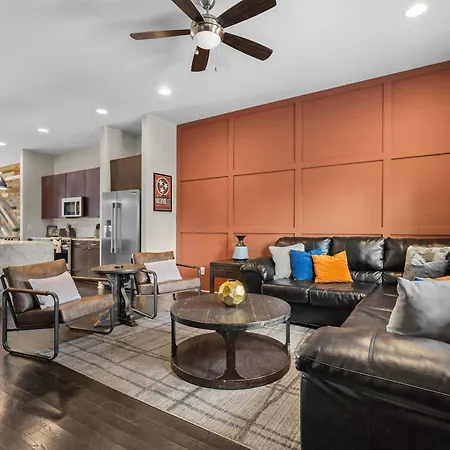 Music Mansion 2 Miles To Broadway - 13 Beds