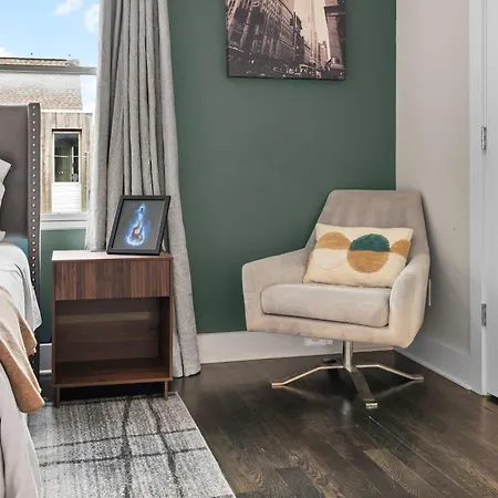 Holiday home Music Mansion 2 Miles To Broadway - 13 Beds