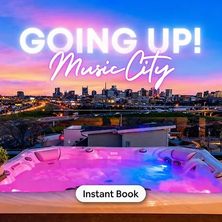 Holiday home Elevator With Rooftop Hot Tub & Spacious Yard *