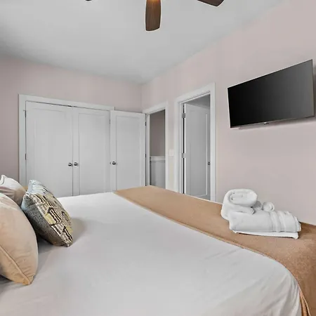 Music Mansion 2 Miles To Broadway - 13 Beds Holiday home Nashville