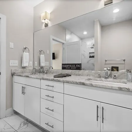 Music Mansion 2 Miles To Broadway - 13 Beds *