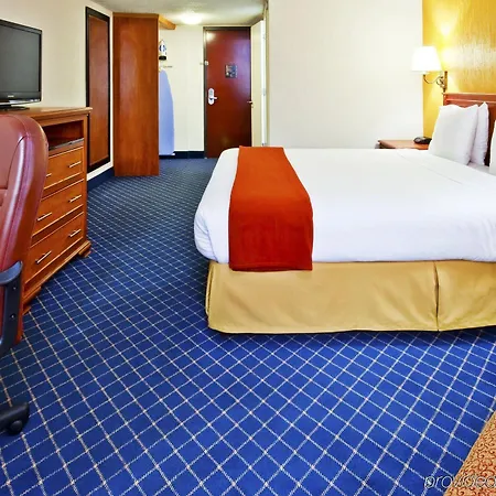 Express & Nashville-i-40 & I-24 Hotel