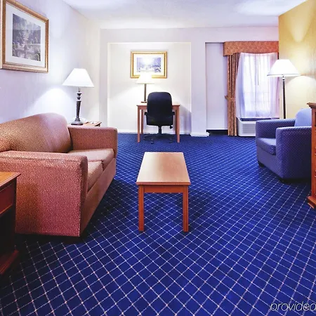 Express & Nashville-i-40 & I-24 Hotel