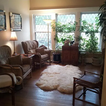 Bed & Breakfast Daisy Hill 3*