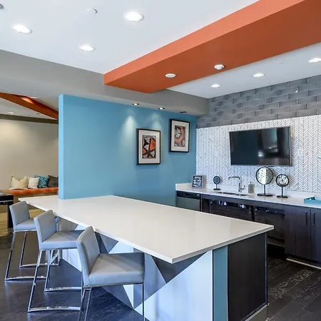 Apartment 22nd Avenue *