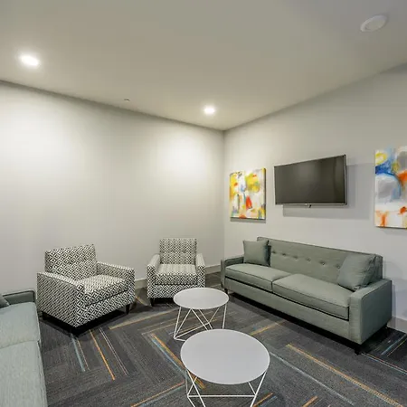 Apartment 22nd Avenue *