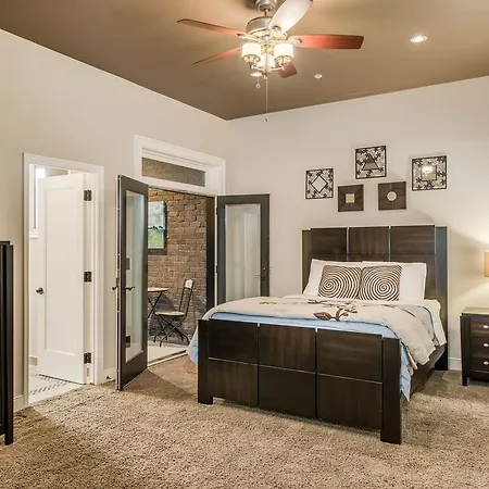 Apartment Uptown In Downtown