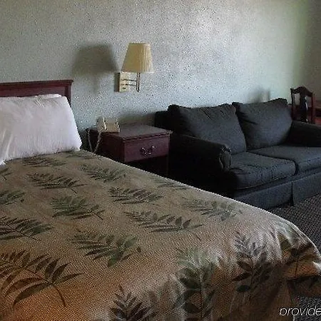 Hotel Regency And Suites
