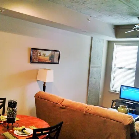 Signature Suites At Elliston23 *