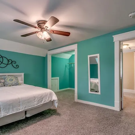 12 South House With Classic Charms Holiday home