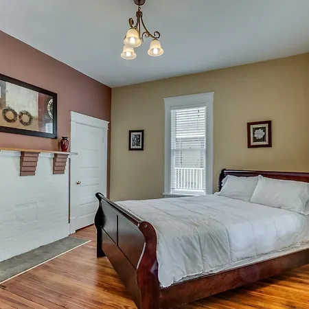 12 South House With Classic Charms