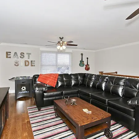 Hip Spot In East Holiday home *