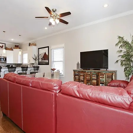 Hip Spot In East Holiday home