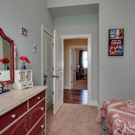 Arts And Crafts With Style Holiday home Nashville