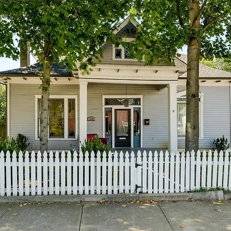 1600 Fatherland Street Home * Nashville