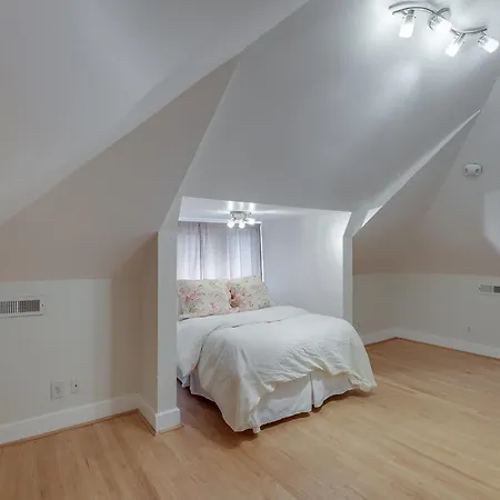 1600 Fatherland Street Home Holiday home *