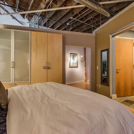 Downtown Loft Apartment *
