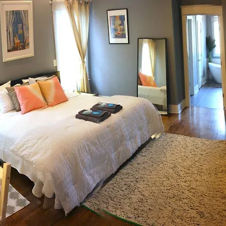 9 Bedroom House In South 11th Street Apartment *