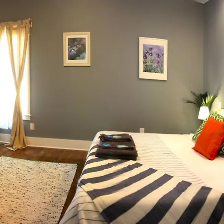 9 Bedroom House In South 11th Street Apartment