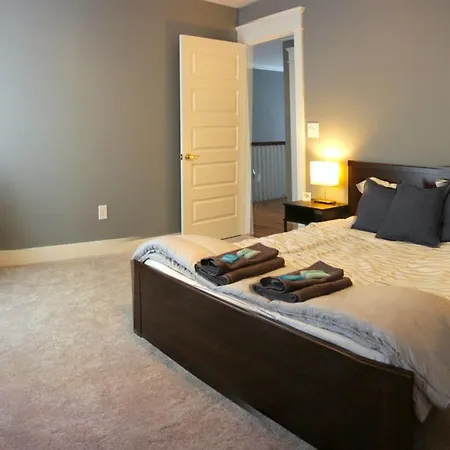 9 Bedroom House In South 11th Street Apartment *