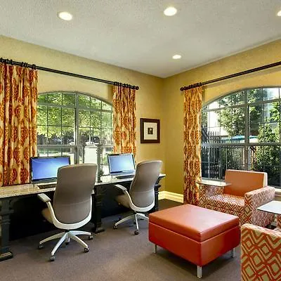 Apartment Signature Suites At The Grove At Whitworth *