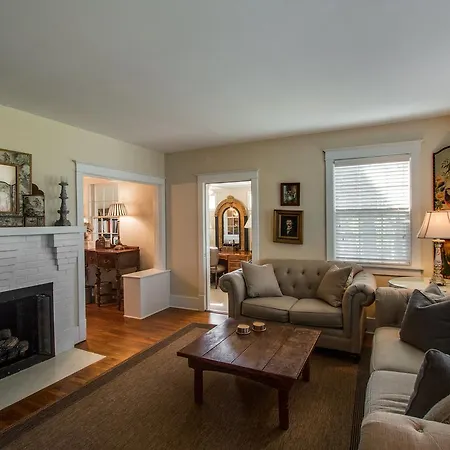 Charmer In Nashville's Green Hills Neighborhood Apts
