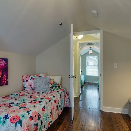 Holiday home Precious, Bright Bungalow In East Nashville! Close To Downtown/germantown! *
