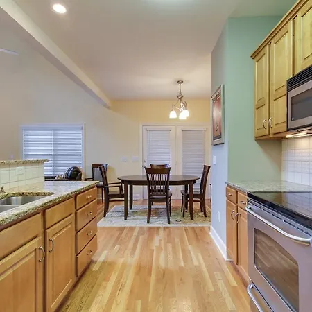 Holiday home Luxury And Convenience! Walk To Everything! Nashville