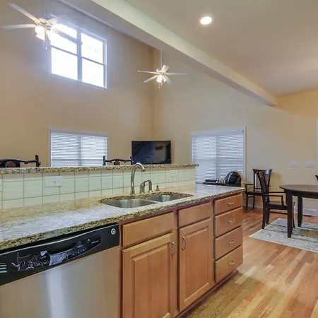 Holiday home Luxury And Convenience! Walk To Everything!