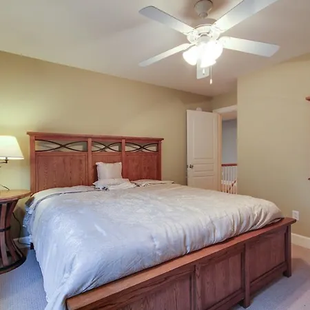 Luxury And Convenience! Walk To Everything! *